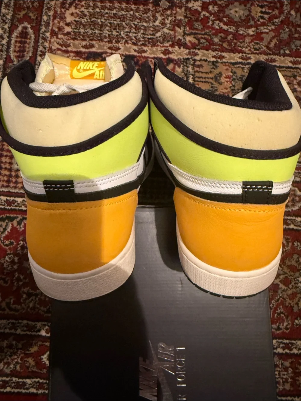 Jordan 1 Retro High White/Black/volt University Gold - Yellow/Neon Green